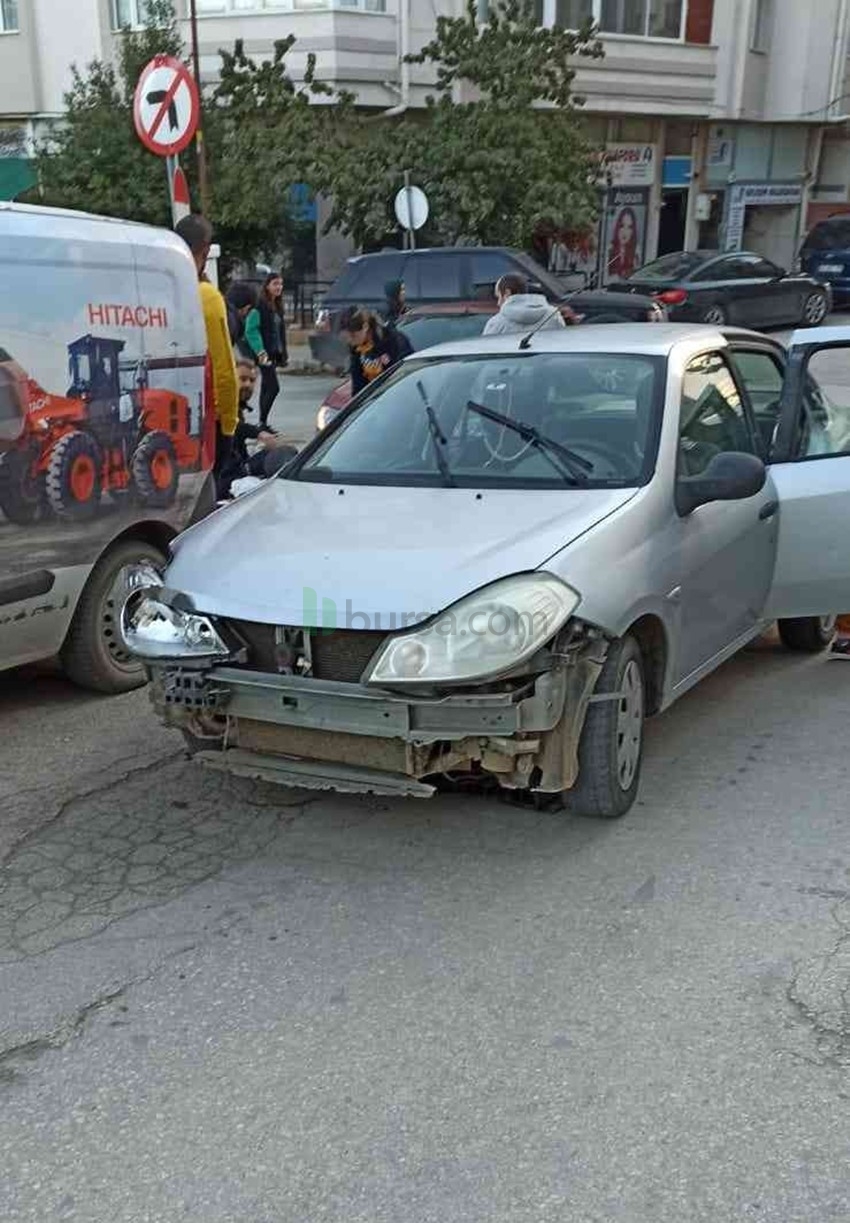 Otomobil ile motosiklet çarpıştı: 2 yaralı