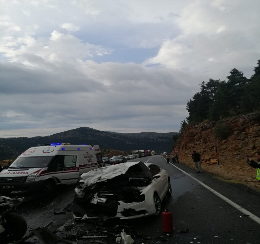 Antalya’da katliam gibi kaza: 4 ölü, 2 yaralı