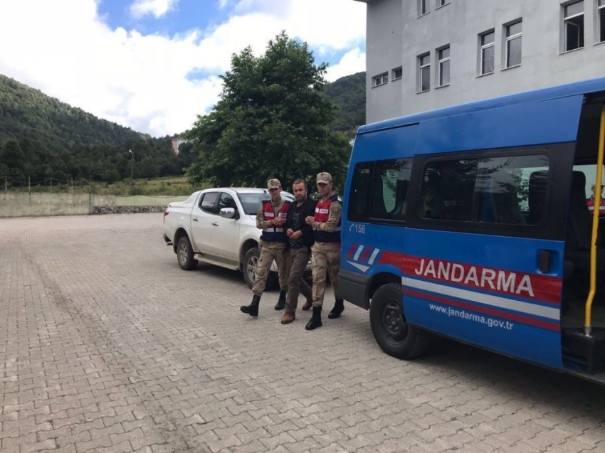 Seri cinayet zanlısının evinde askeri malzeme bulundu