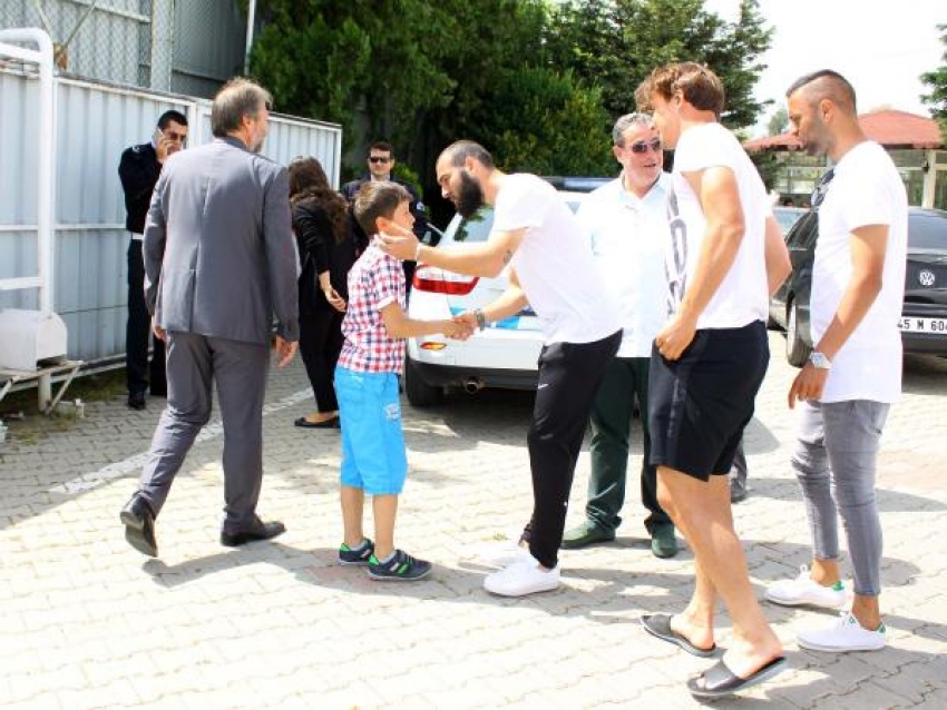 Şehit polisin oğluna Manisaspor'dan jest