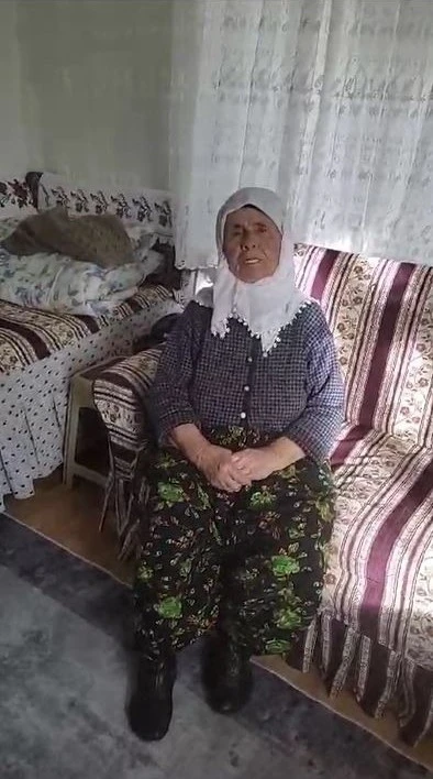 85 yaşındaki Nazmiye nine yazdığı şiirle Cumhuriyet’in 100. yılını kutladı
