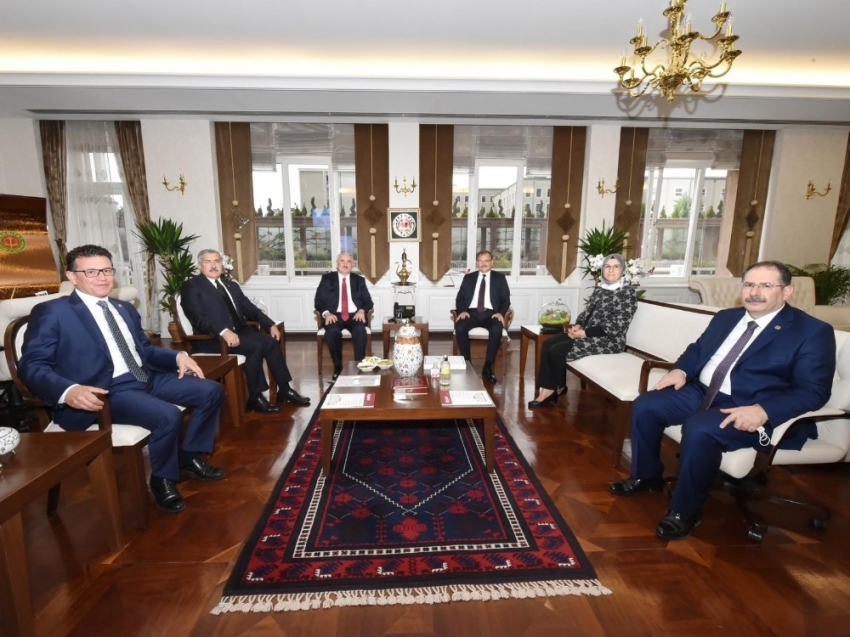 Hakan Çavuşoğlu, Yargıtay Başkanı Akarca’yı ziyaret etti