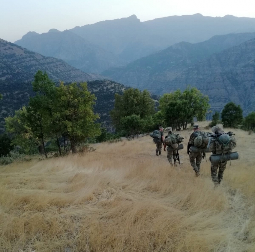 Mehmetçik gece gündüz operasyonlarını sürdürüyor