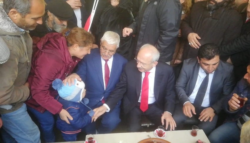 Kılıçdaroğlu vatandaşların çay teklifini geri çevirmedi