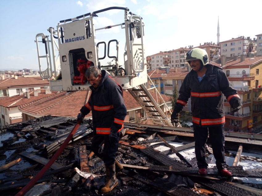 Başkent’te korkutan yangın: 4 kişi dumandan etkilendi