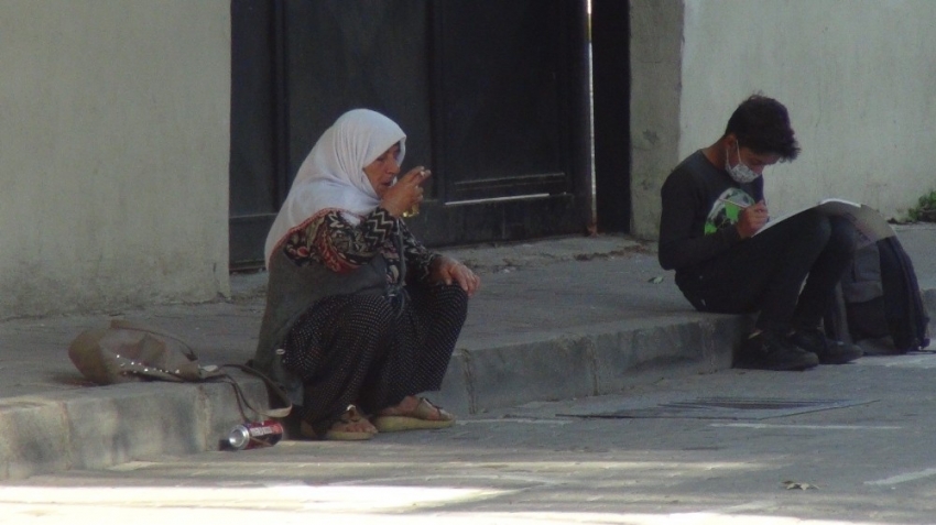 Okul önünde alkol alan kadına Kabahatler Kanunu’ndan işlem yapıldı