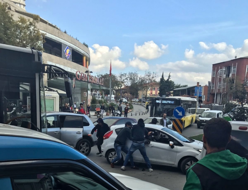 İstanbul’un göbeğinde tuğlalı gaspçı paniği