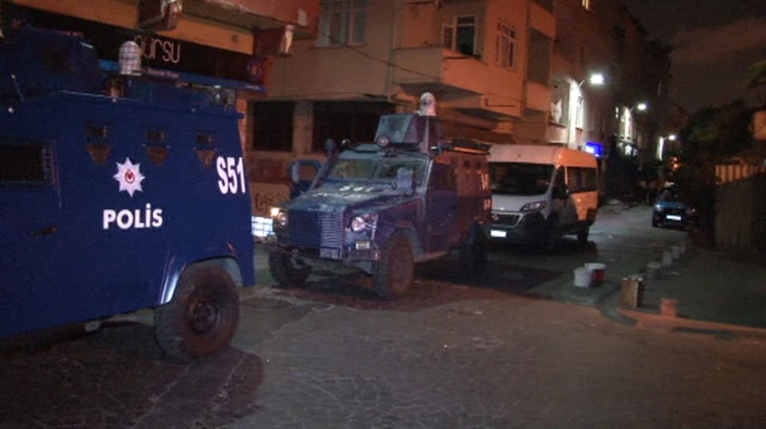 İstanbul’da operasyona giden polise...