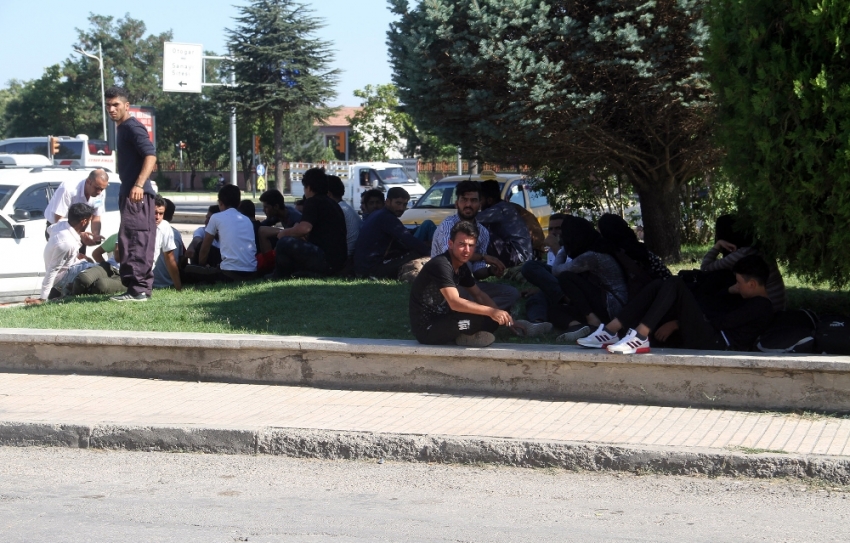 İstanbul yerine Elazığ’da bırakılan Afganlılar ortada kaldı