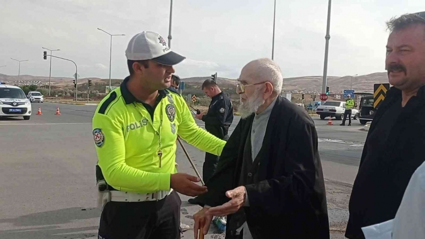 Polis memurundan yürek ısıtan hareket