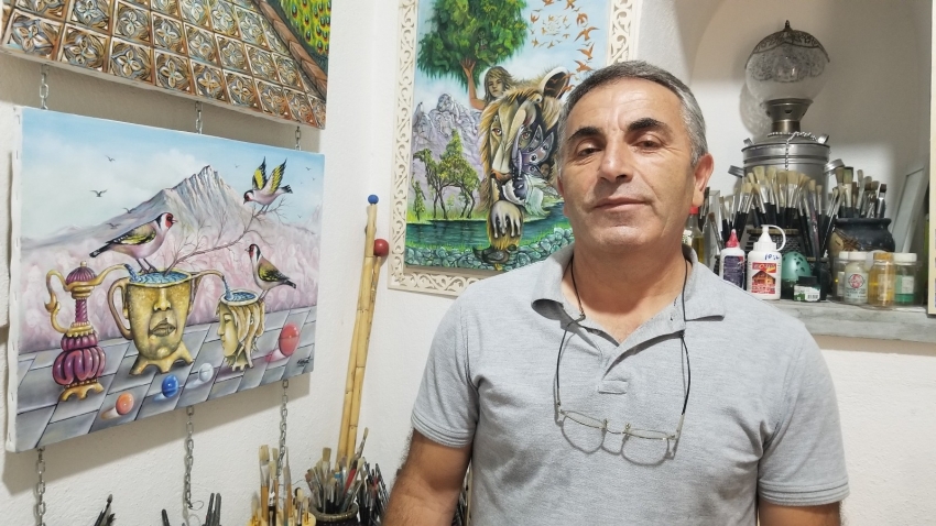 Polislikten ressamlığa uzanan sanat aşkı