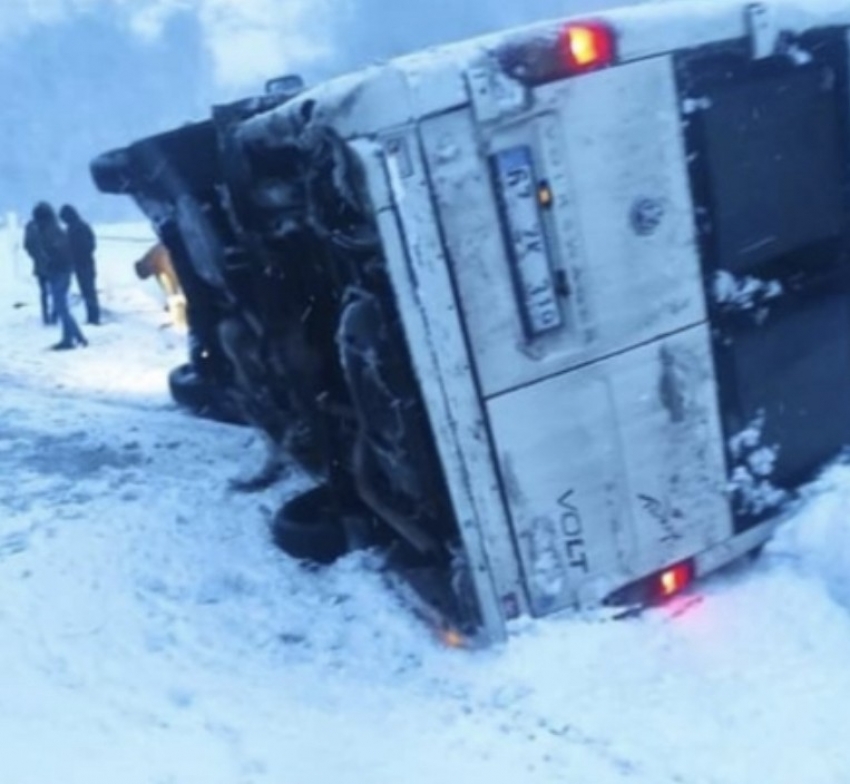 İşçi servisi devrildi, 16 madenci ölümden döndü