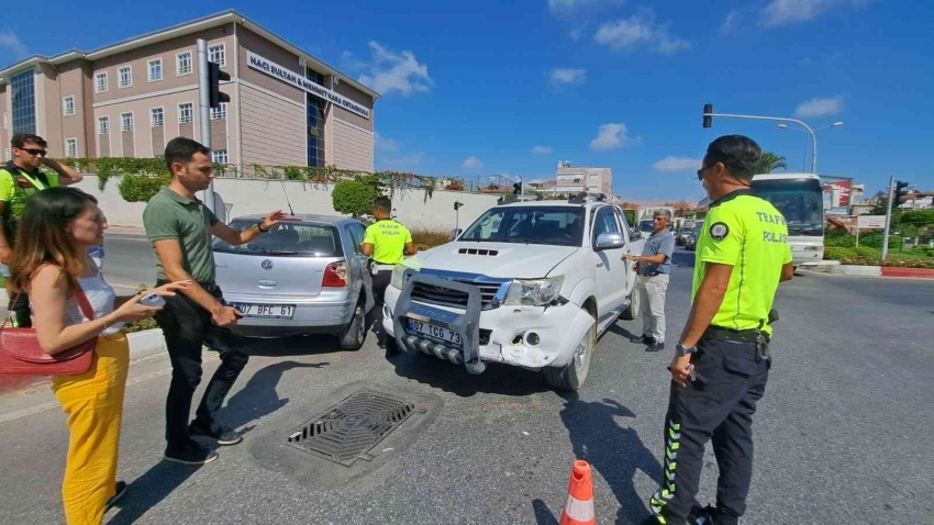 Kırmızı ışık ihlali kaza yaptırdı: 1 yaralı