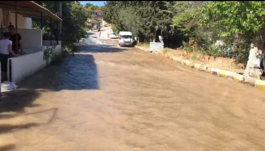 Cadde ve sokaklar göle döndü, kimse ne olduğunu anlayamadı