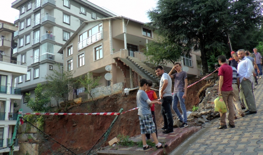 İstanbul’da çökme tehlikesi olan bir bina daha boşaltıldı