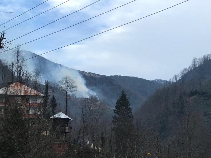 Örtü yangınları Rize’de de başladı