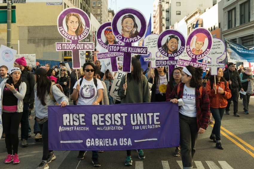 Los Angeles’ta kadınlar Donald Trump’ı protesto etti