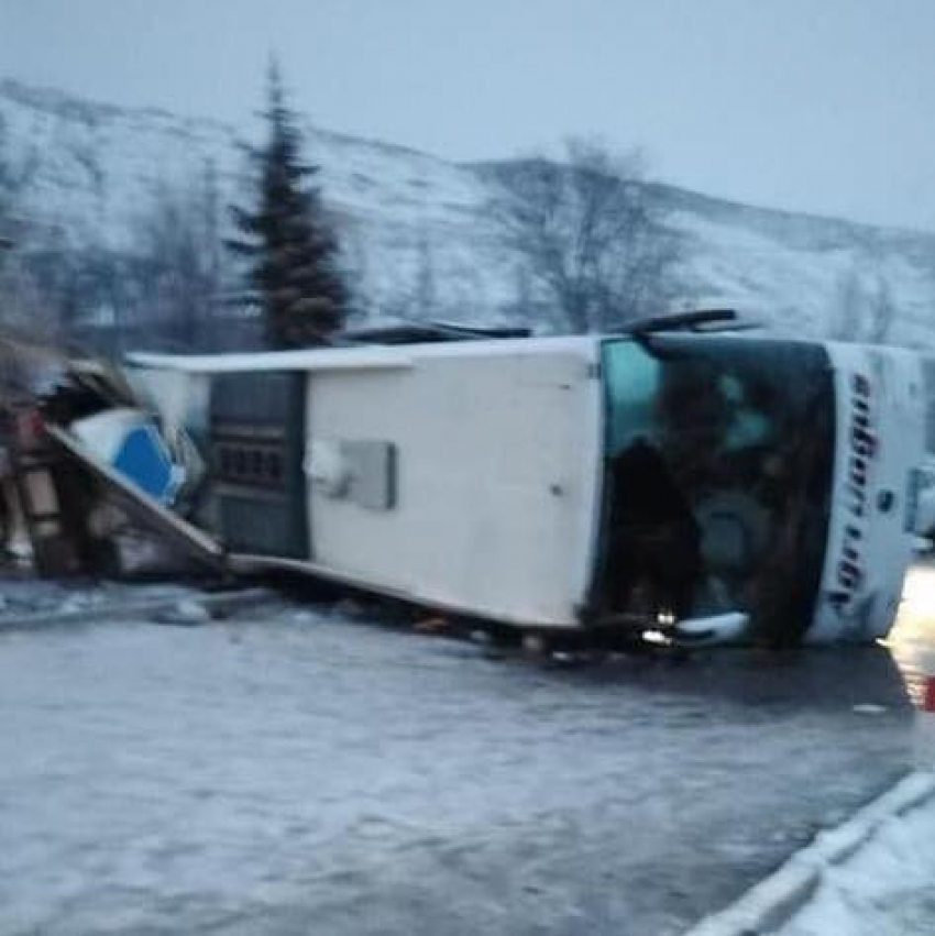 Otobüs kazası: 1 ölü, 20’ye yakın yaralı