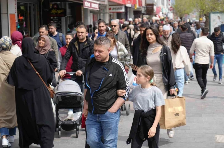 9 günlük bayram tatilini fırsat bilen Erzincanlılar memleketlerine akın etti
