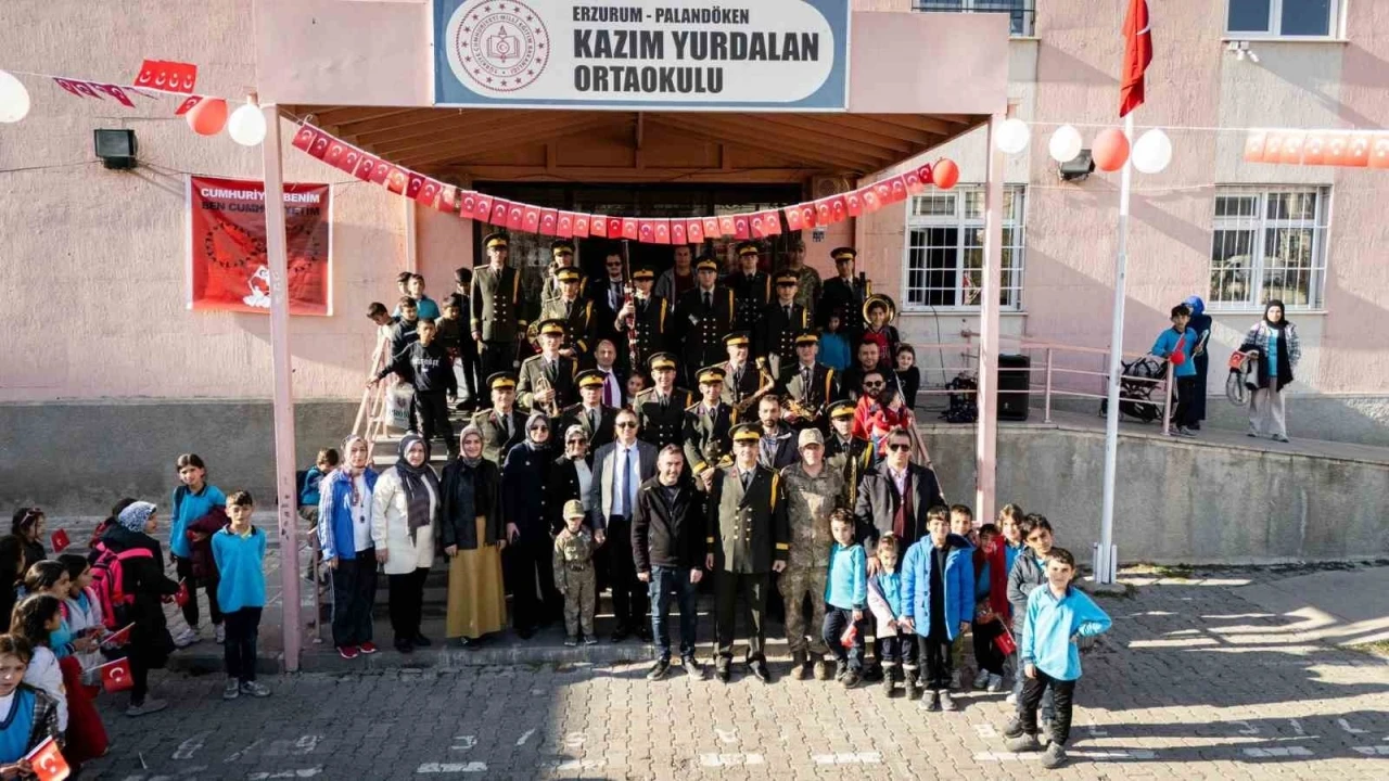 9’uncu Kolordu Komutanlğı bölge bandosu Kazım Yurdalan’daydı
