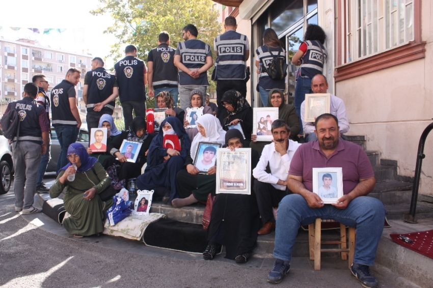 Annelerin HDP önündeki evlat nöbeti 29’uncu gününde