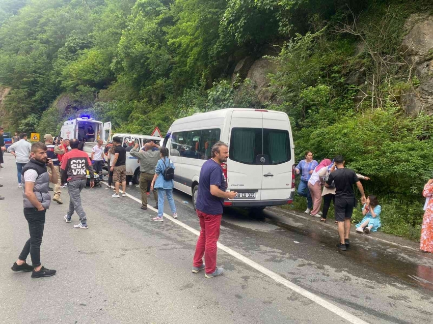 Trafik kazası: 3’ü ağır 5 yaralı