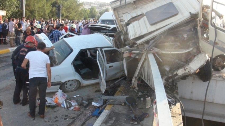 Şanlıurfa'da zincirleme kaza: 13 yaralı