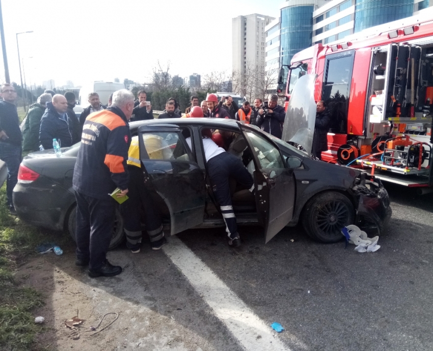 İstanbul’da feci kaza: 2 ölü 1 yaralı