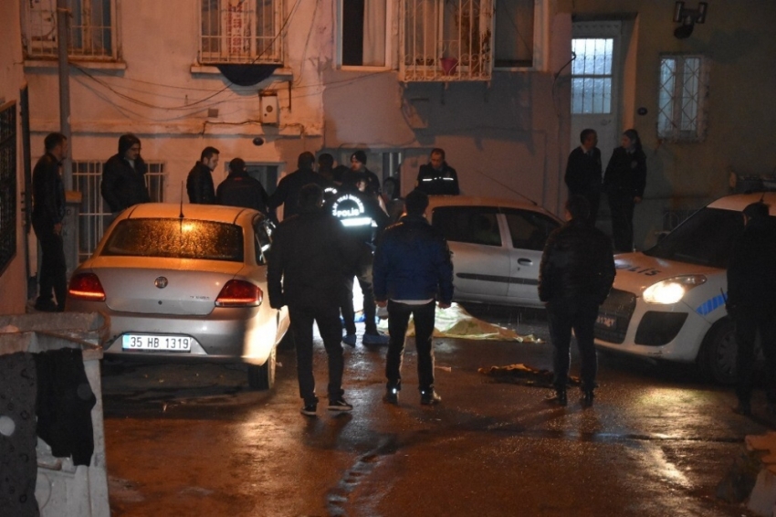 İzmir'de dehşet! Sokak ortasında yanarak öldü