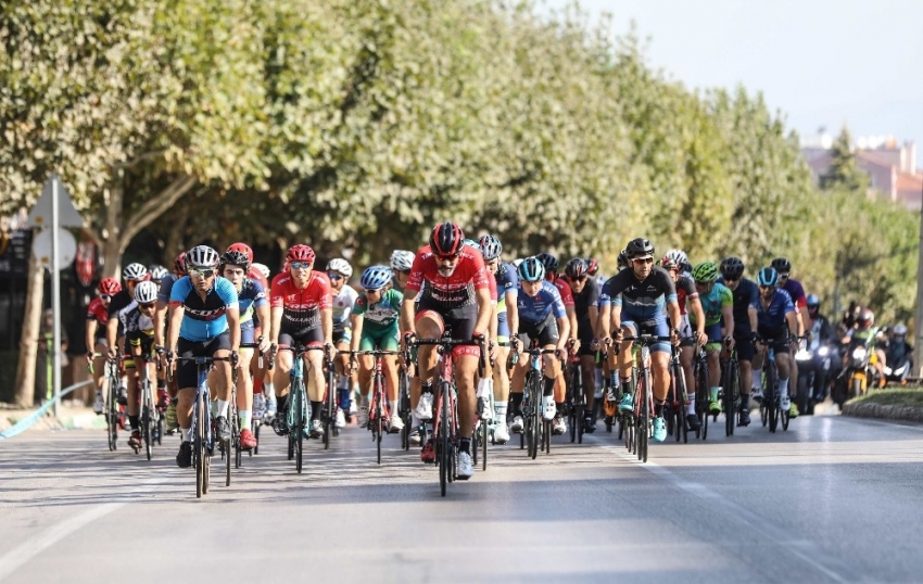 Bursa'da pedallar zafer için döndü