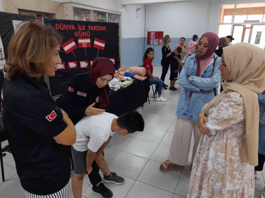 Öğretmenlere ve velilere uygulamalı ilk yardım eğitimi