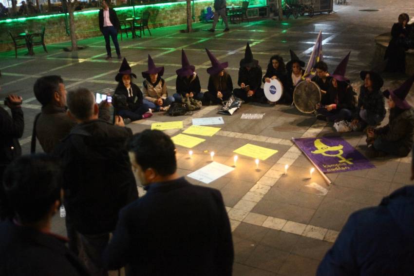 İzinsiz cinsel istismar protestosuna 12 gözaltı