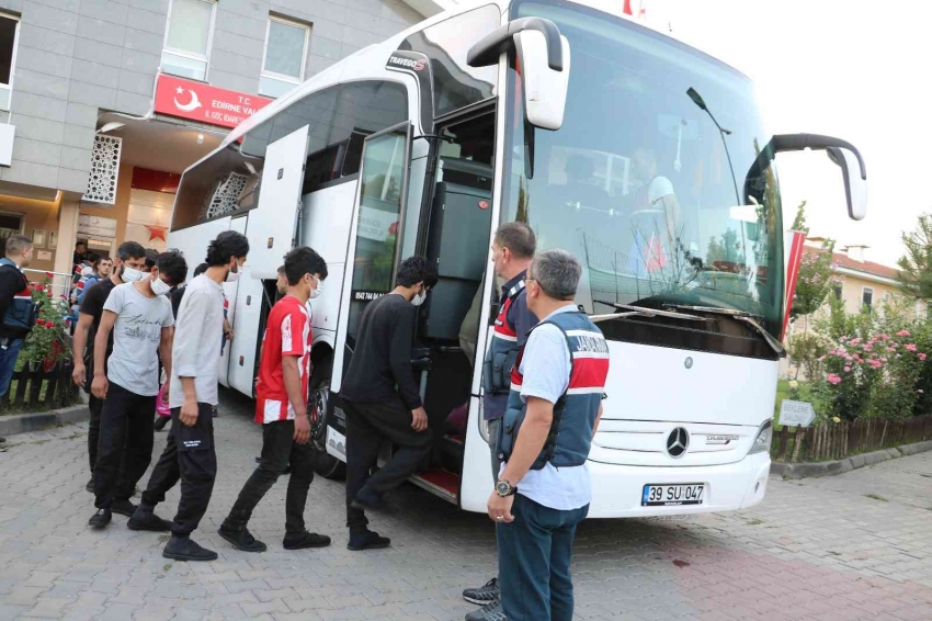 227 Afgan göçmen sınır dışı edildi