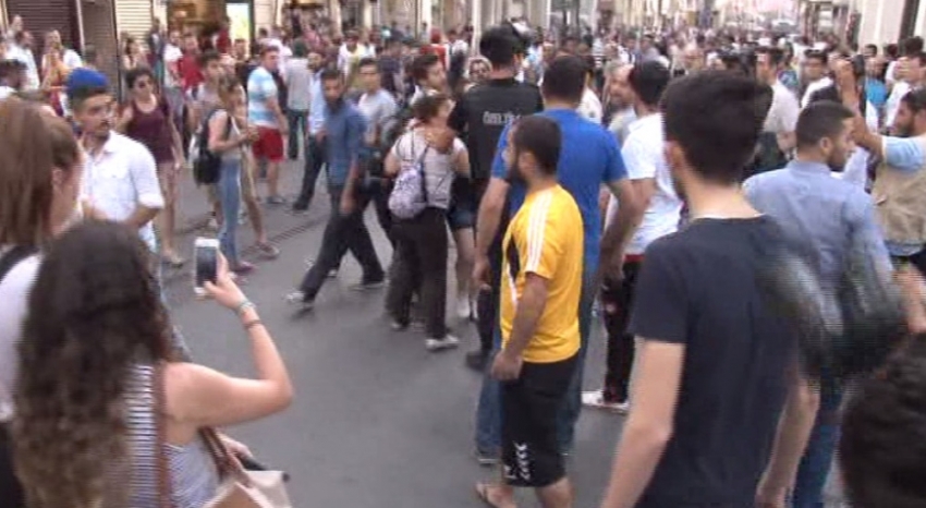 Taksim’e çıkmak isteyen grupla polis arasında kovalamaca