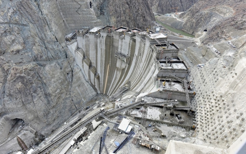 Yusufeli Barajında yükseklik 190 metreye ulaştı