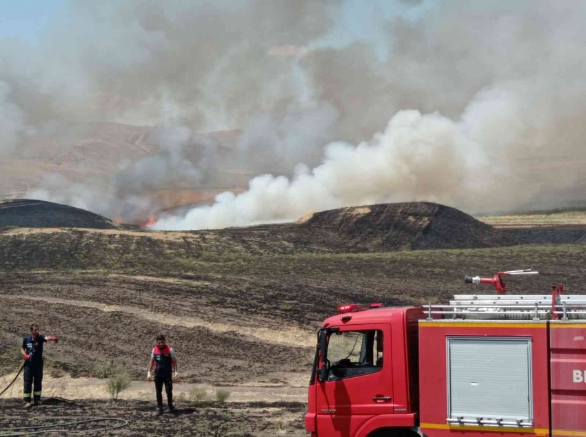 100 ton buğday yangında kül oldu