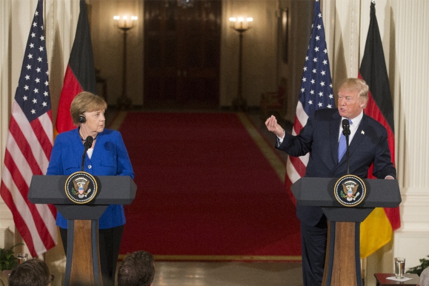 Zirve öncesi Trump’la Merkel arasında söz savaşı