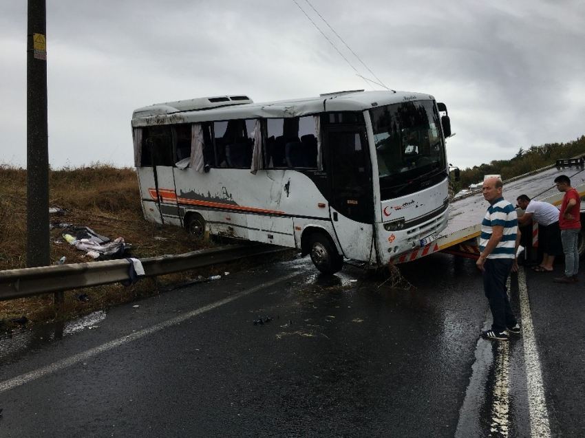 İşçi servisi yoldan çıktı 10 yaralı