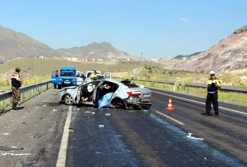 Kayseri’de feci kaza: 2 ölü, 3 ağır yaralı