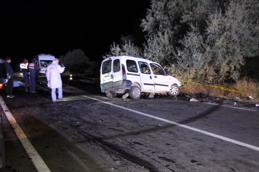 Hatalı sollama ölüm getirdi: 4 ölü, 3 yaralı