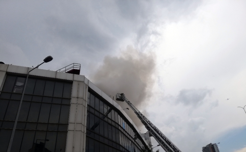 İstanbul’da iş merkezinde yangın