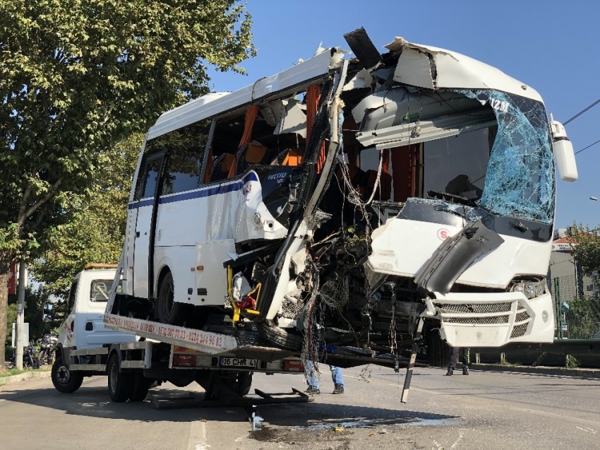 Bursa’da işçi midibüsü kaza yaptı: 2 ölü, 17 yaralı