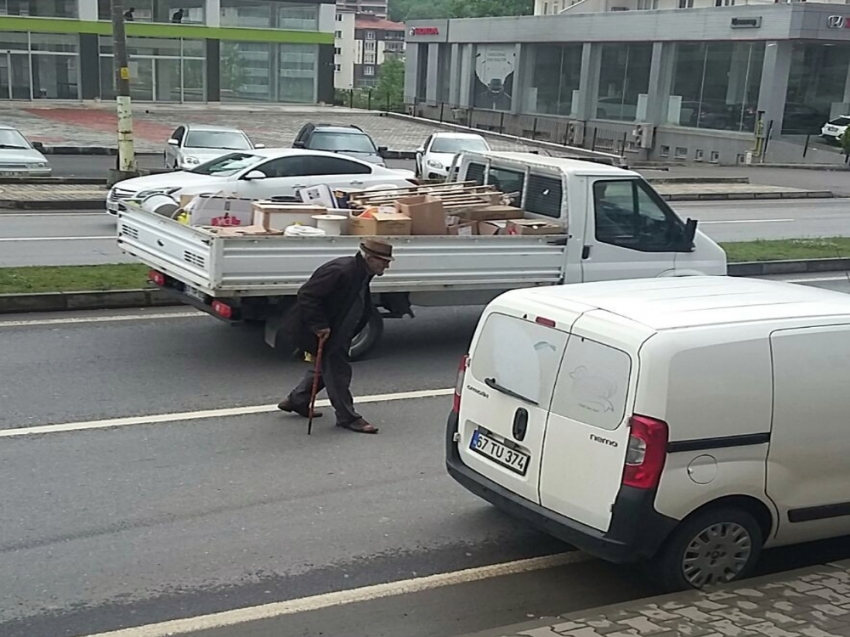 Halk otobüsü yaşlı adama böyle çarptı