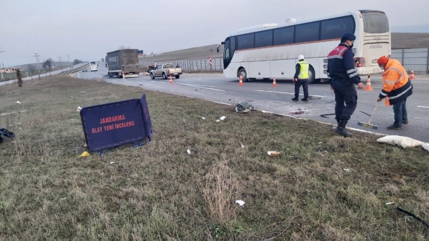 Eskişehir-Bursa Karayolunda feci kaza: 2 ölü 1 yaralı