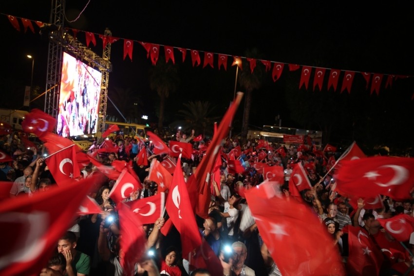 Vatan Caddesi’nde demokrasi nöbeti devam ediyor