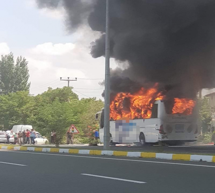 Yolcu otobüsü alev topuna döndü