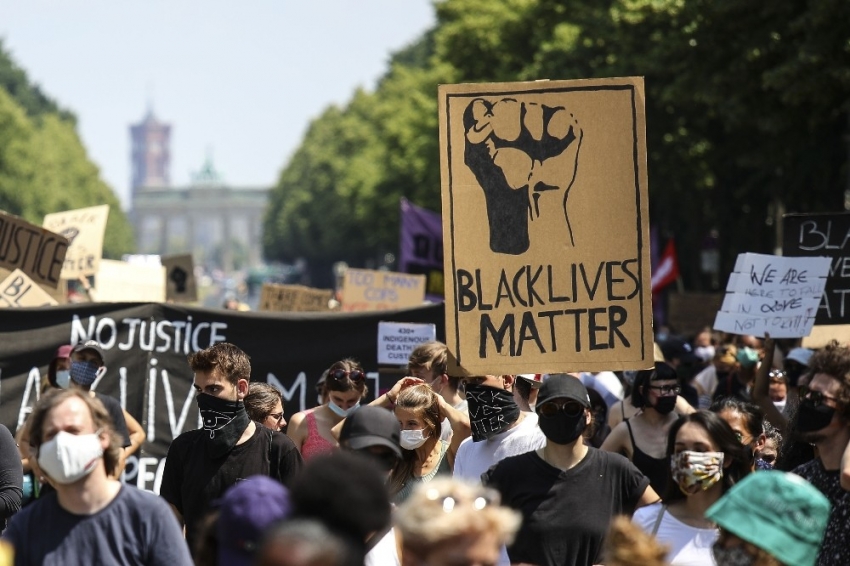 Berlin’de “Black Lives Matter” mitingi