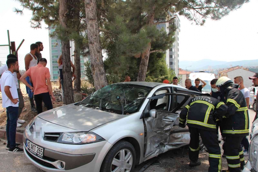 Düğüne gelen aile kaza yaptı, 3 kişi yaralandı