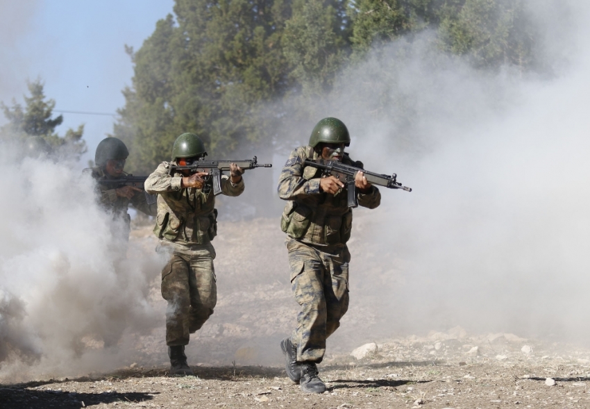 Komando olmanın yolu zor bir eğitimden geçiyor