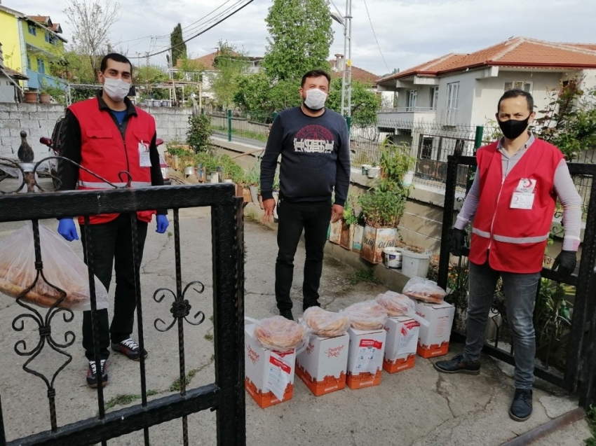 Kızılay’dan 500 aileye gıda kolisi yardımı